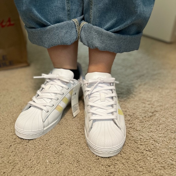 NWT ADIDAS superstar holographic shoes - Picture 7 of 7